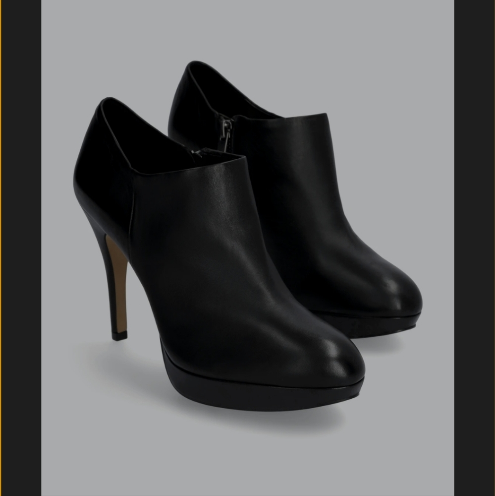 Vince Camuto Elvin Stiletto Leather Bootie in Black (Size 10)